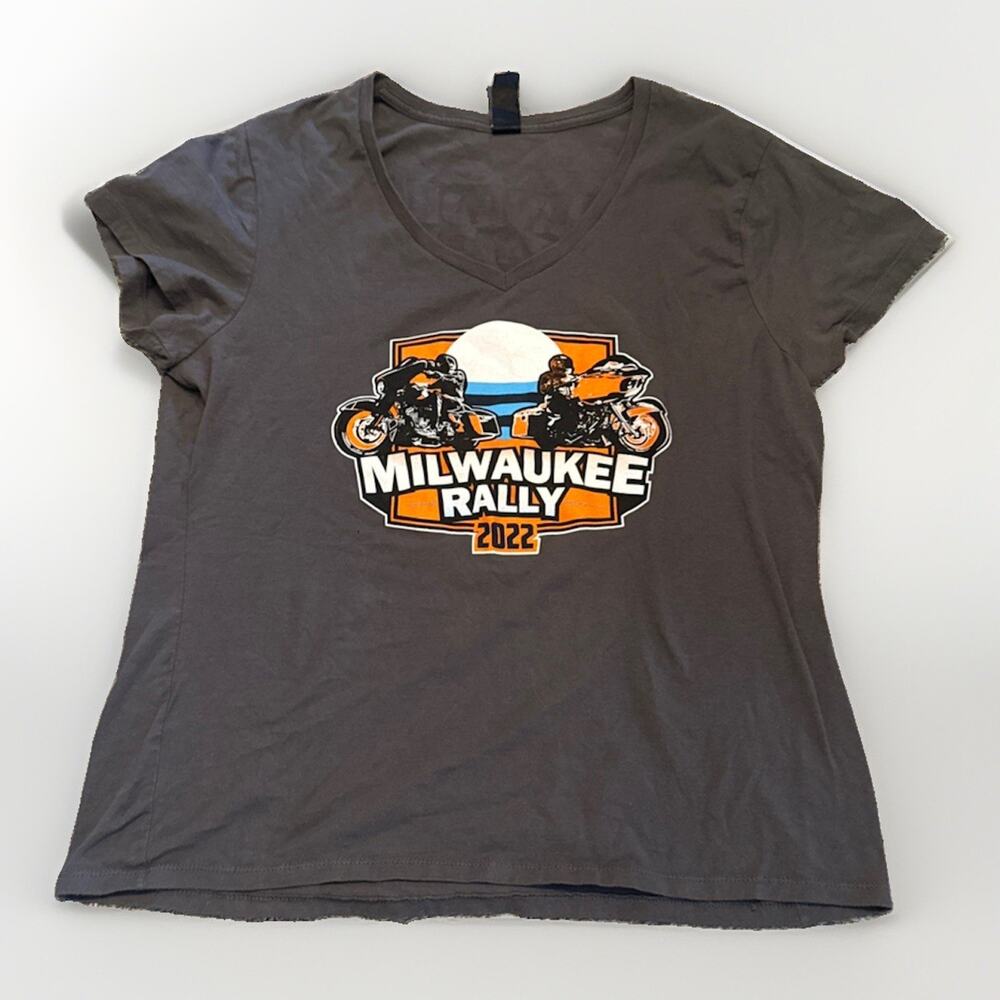 2022 Women’s Milwaukee Rally Grey Fitted Tshirt Size Medium